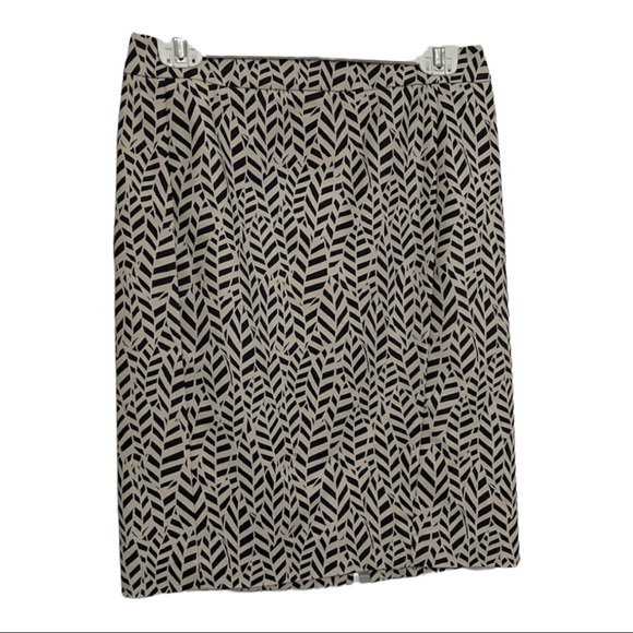 Ann Taylor Dresses & Skirts - Ann Taylor Abstract Geo Pattern Gray and Cream Pencil Skirt‎ Size 4